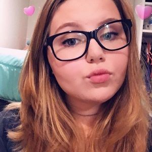 Meet your Posher, Alechia